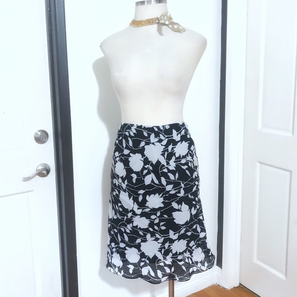 Vintage Impressions Floral Skirt - Picture 2 of 5